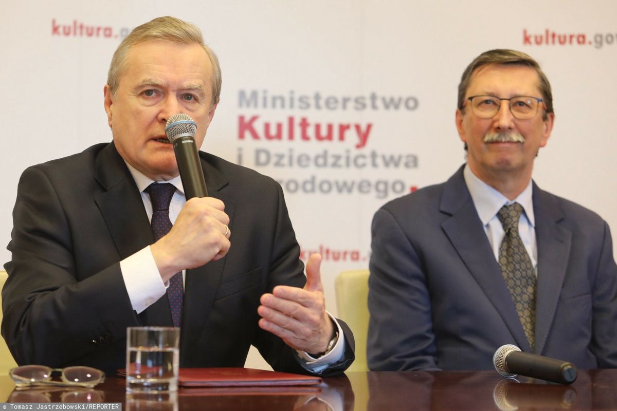 Instytut Dziedzictwa Myśli Narodowej na czele z prof. Janem Żarynem (z prawej) jest "oczkiem w głowie" byłego ministra kultury Piotra Glińskiego (z lewej)
