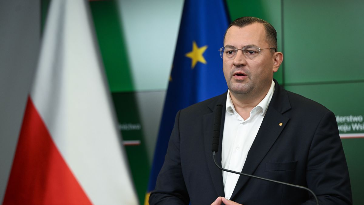 Minister rolnictwa i rozwoju wsi Stefan Krajewski 