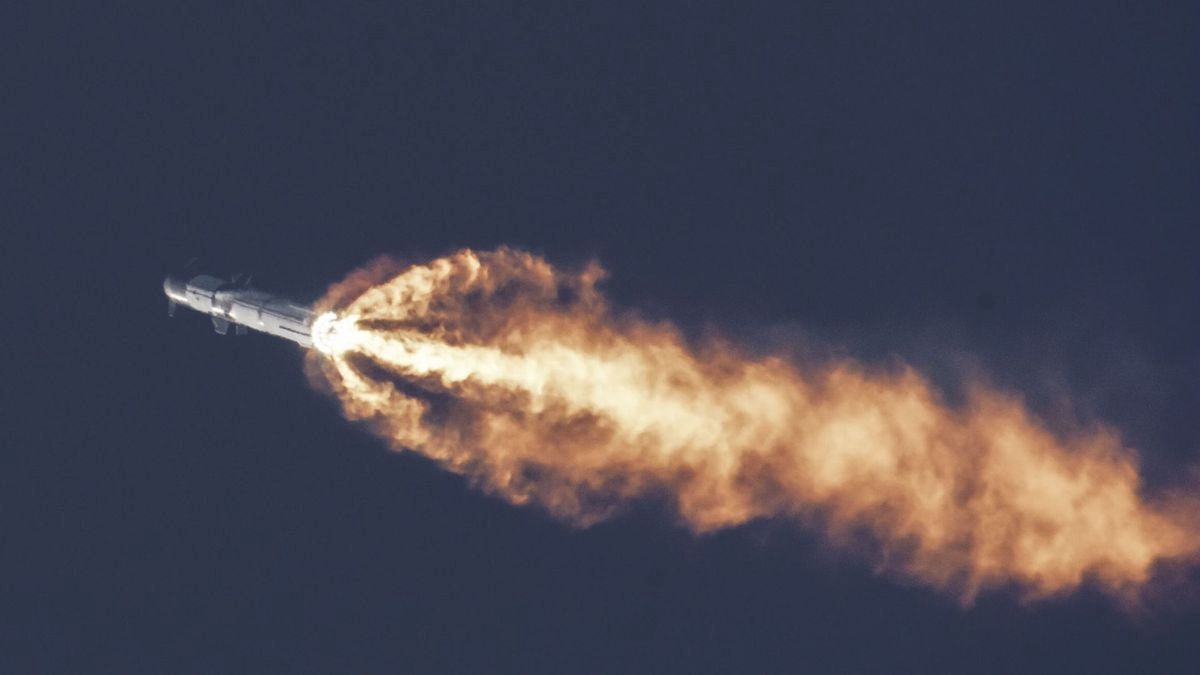 Starship in flight