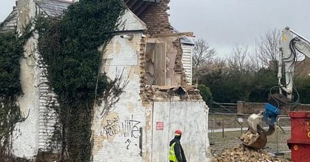 Robotnicy przypadkiem zniszczyli mural Banksy'ego. Był wart pół miliona funtów