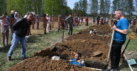 Rosja. Niecodzienny konkurs w Nowosybirsku: kopanie grobów na czas