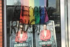 Śląskie. Homofobiczny napis w witrynie biura posłanki Moniki Rosy w Katowicach