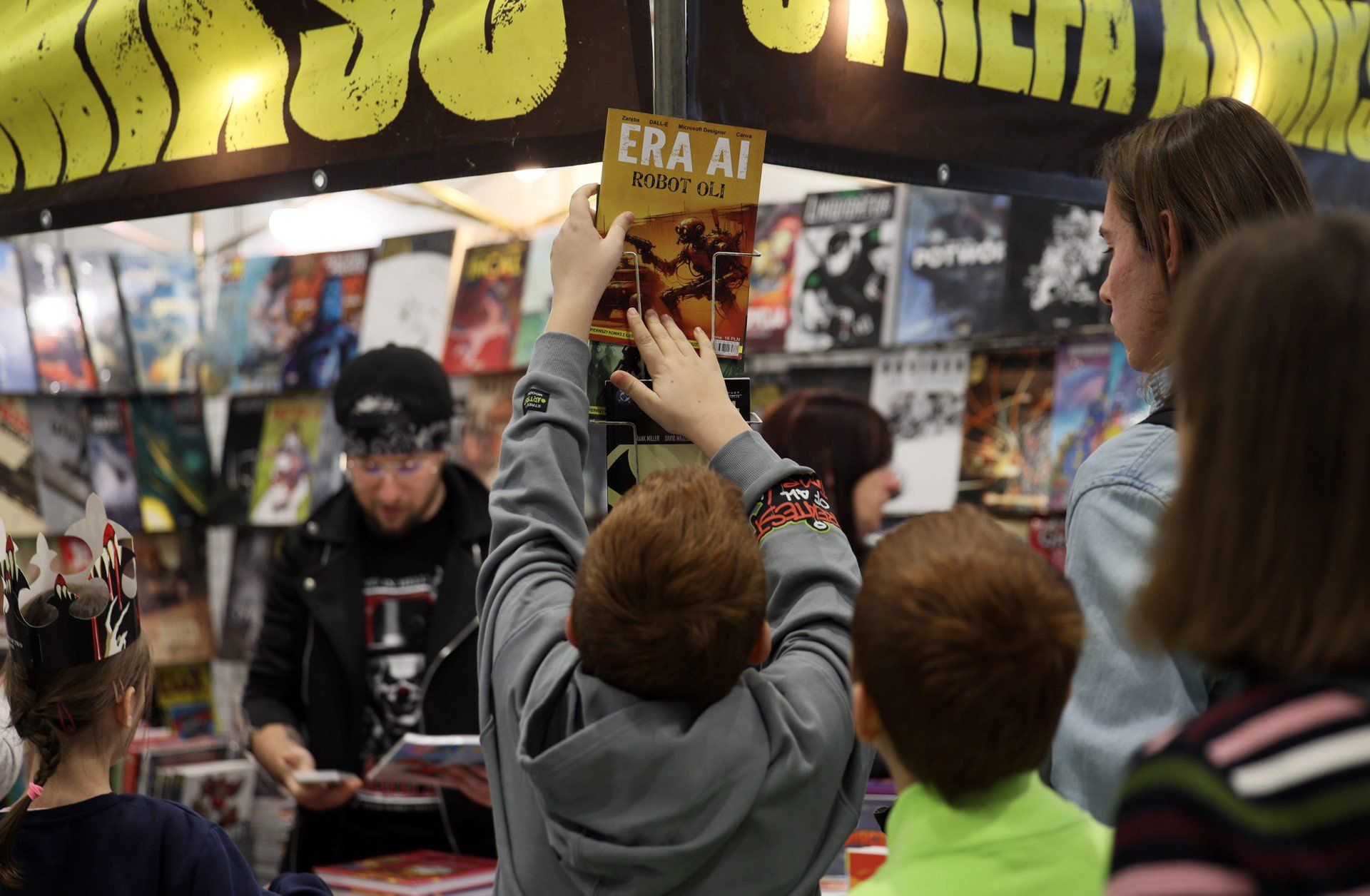 Lublin po raz pierwszy staje się literackim centrum regionu - na debiutanckich Targach Książki spotkają się autorzy, wydawcy i czytelnicy spragnieni świeżych historii. Do niedzieli (30.11) miasto pulsować będzie rozmowami o literaturze, premierami i inspirującymi spotkaniami, które mają szansę na stałe wpisać się w kulturalny kalendarz.