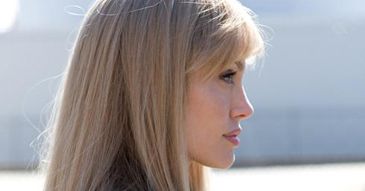 Angelina Jolie jest BLONDYNKĄ!