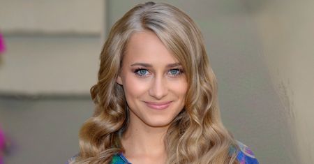Julia Rosnowska była gwiazdą serialu TVN. Potem ZNIKNĘŁA z show-biznesu. Jak dziś wygląda i czym się zajmuje? (ZDJĘCIA)