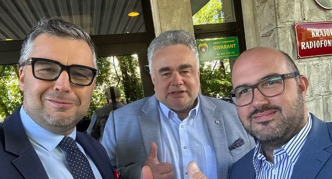 TV Republika z wnioskiem o miejsce na MUX-8. Prosi widzów o maile do rzeczniczki KRRiT