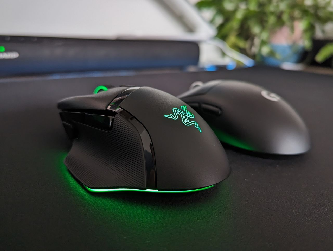 Porównanie z Logitech Pro Superlight