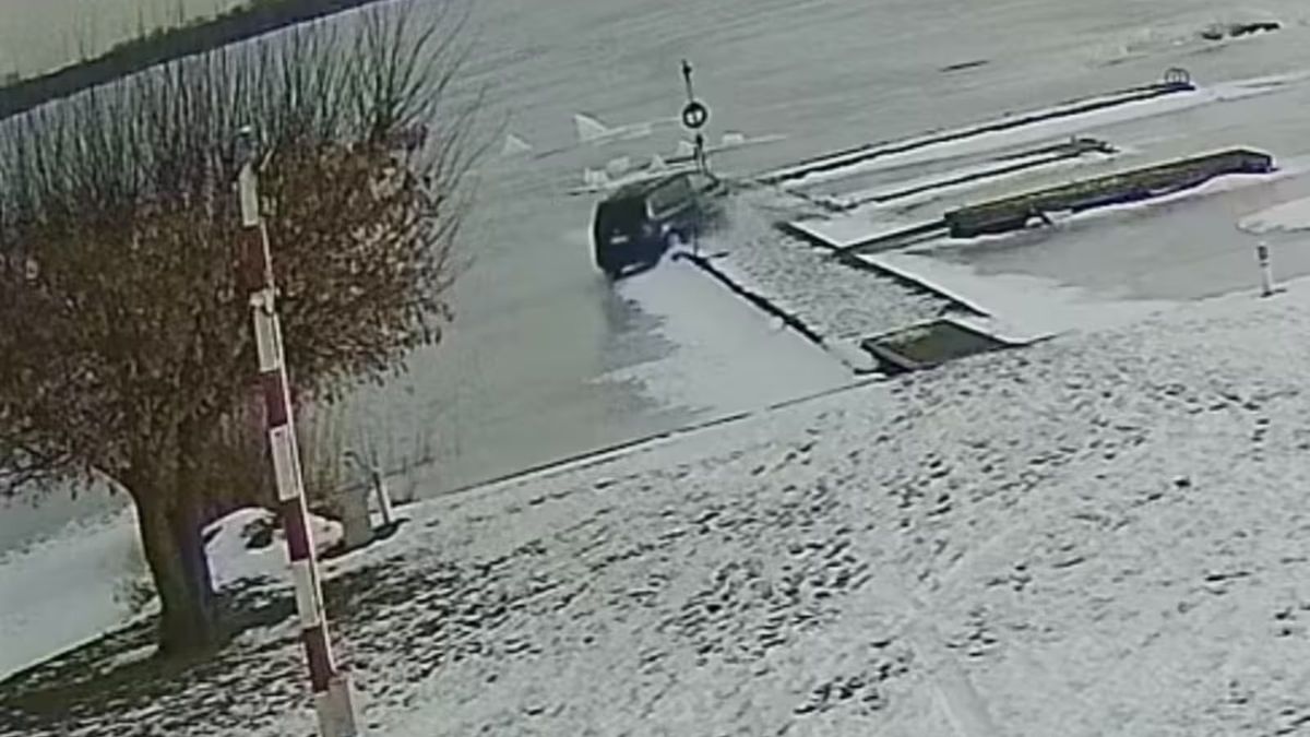 Samochodem po zamarzniętej tafli.