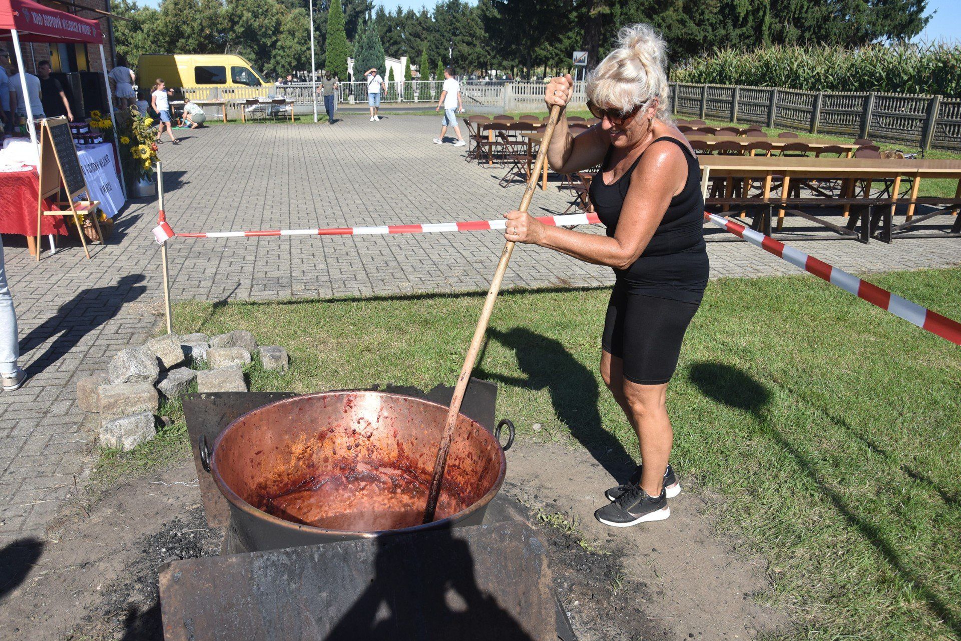 Śliwkowe Love, czyli wielkie smażenie powideł w Mórce. Panie z miejscowego Koła Gospodyń Wiejskich mają swój sposób na śliwkowe przetwory