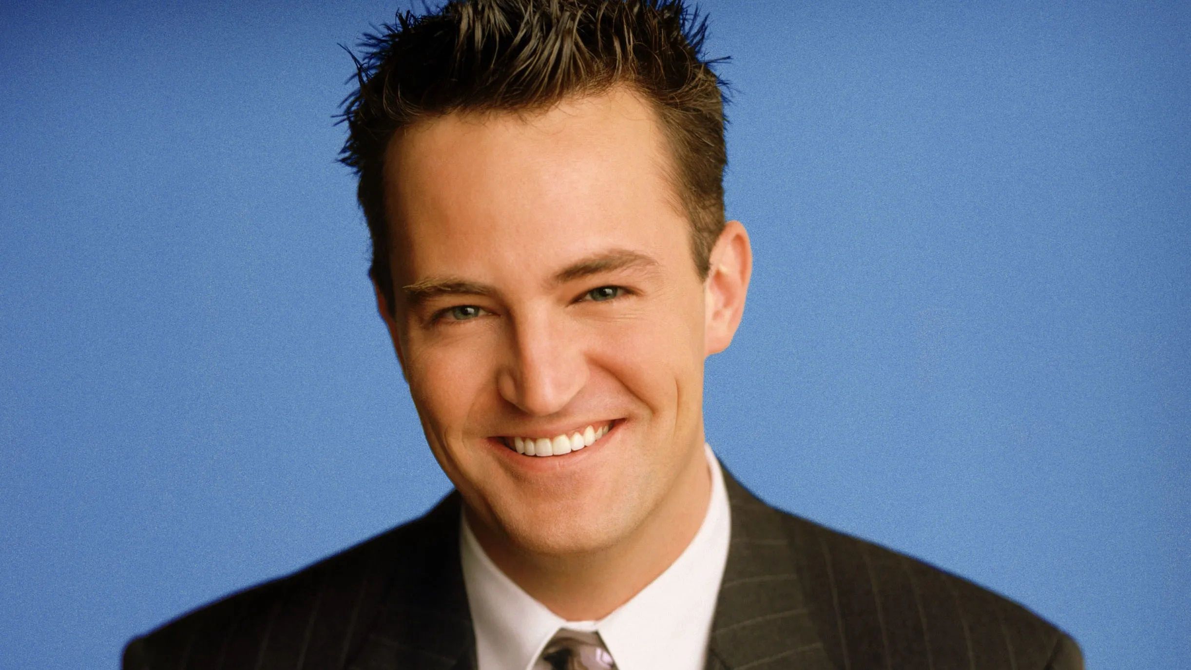Matthew Perry'ego zapamiętamy przede wszystkim jako Chandlera Binga