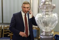 Bąkiewicz mówi, ile zarabia i że pomagają mu rodzice. "Ile ma pan lat?"