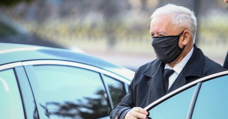 Limuzyna Kaczyńskiego jeździ po Trakcie Królewskim bez przepustki