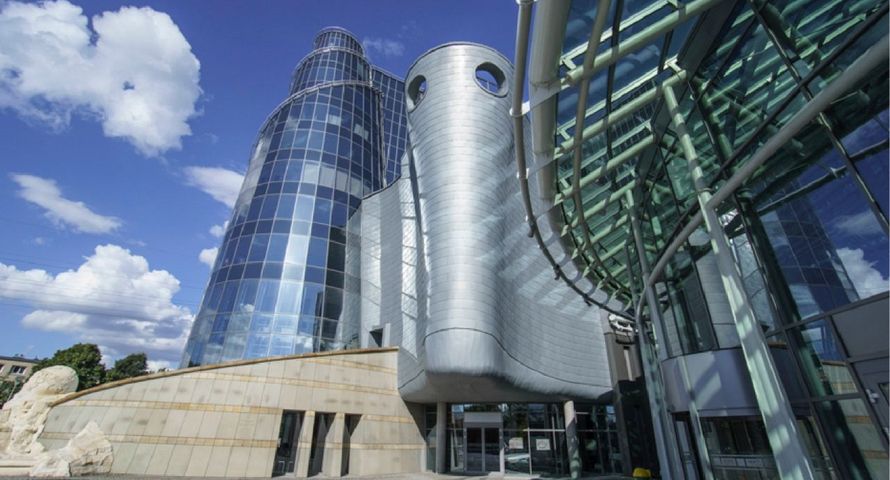 W TVP Info więcej marek, ale mniej spotów. Gigant handlu reklamuje się najczęściej