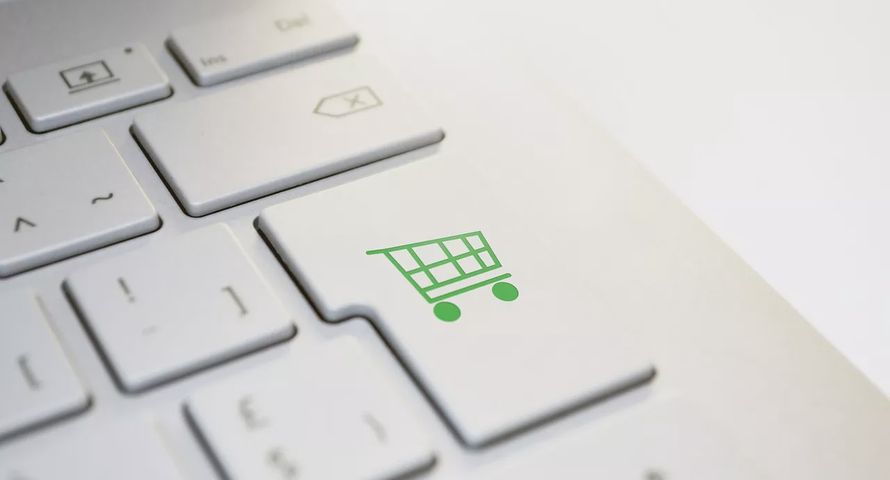 Tyle wydaliśmy w internecie. Wzrost dużo wyższy niż w sklepach stacjonarnych