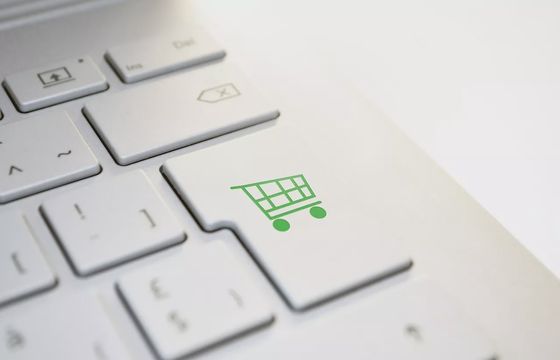 Tyle wydaliśmy w internecie. Wzrost dużo wyższy niż w sklepach stacjonarnych