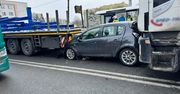 Bieruń: Osobówka wepchnięta pod naczepę tira