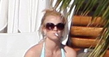 Britney pali w bikini