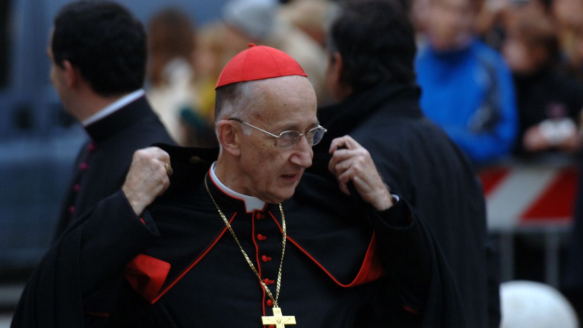 Pope Celebrates Day Of The Immaculate Conception
ROME, ITALY - DECEMBER 8: Cardinal  Camillo Ruini arrives at the Spanish Steps for an homage to the Immaculate Conception statue December 8, 2005, in Rome. The Pontiff opened the Christmas festivities with the traditional visit to the popular square in the heart of historic Rome. (Photo by: Franco Origlia/ Getty Images)
Franco Origlia
Holy See faith crowds rain umbrellas 56343362
