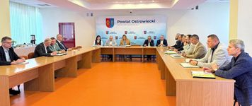 Drogi, rozwój i bezpieczeństwo. Ważne rozmowy samorządów powiatu ostrowieckiego