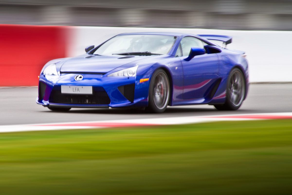 Lexus LFA w Silverstone - konkurs Facebook