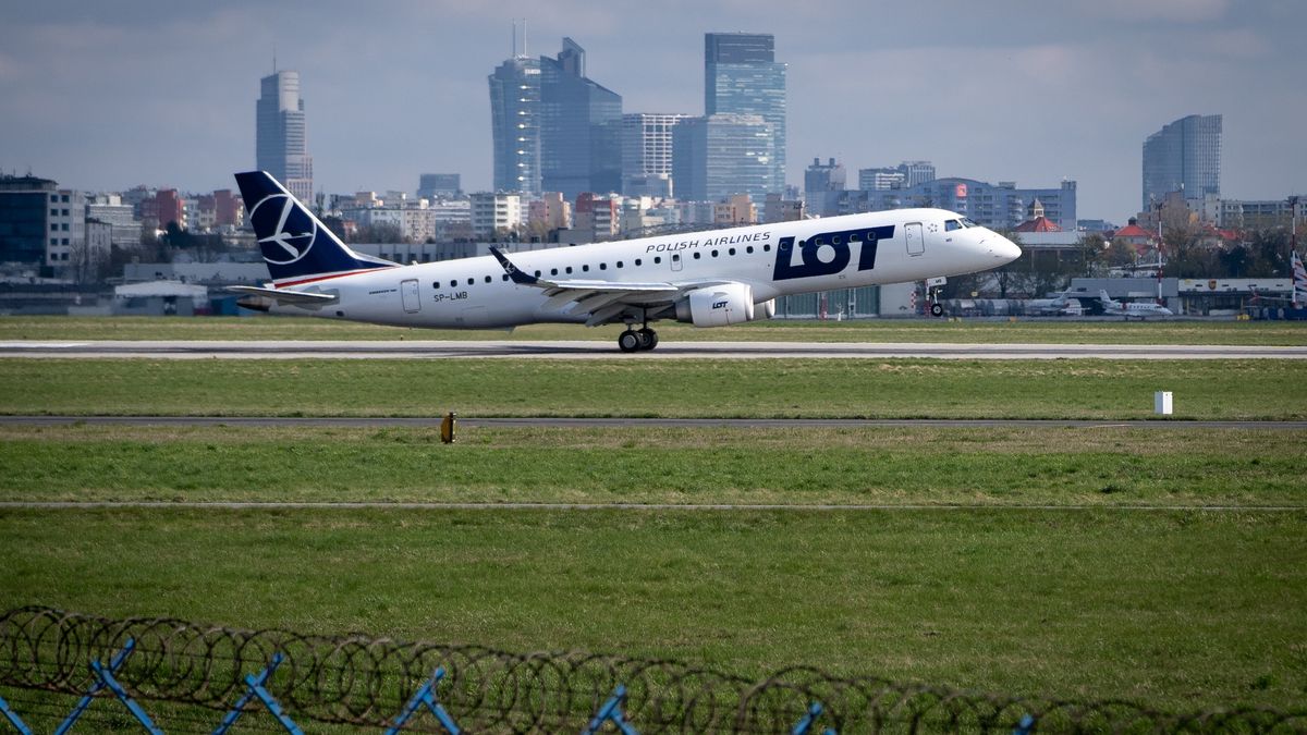 Z Warszawy do Kairu polecą mniejsze samoloty PLL LOT - Embraery 190. Na pokład zabiorą do 106 pasażerów 