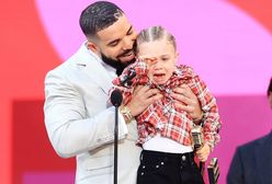 Drake odebrał nagrodę. Pokazał swojego syna na scenie