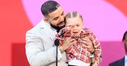 Drake odebrał nagrodę. Pokazał swojego syna na scenie