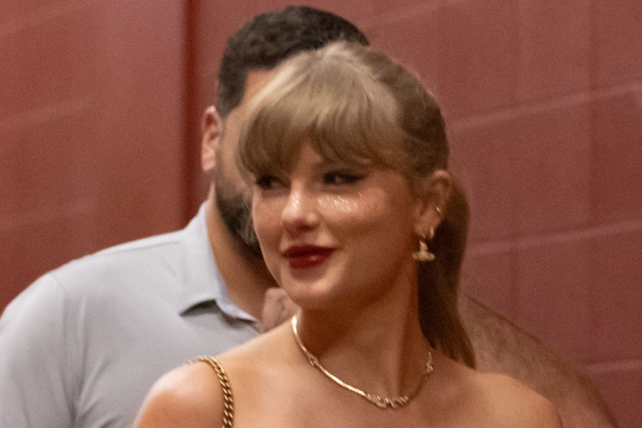 KANSAS CITY, MO - OCTOBER 07: Singer Taylor Swift enters the stadium prior to the game between the Kansas City Chiefs and the New Orleans Saints on October 7th, 2024 at GEHA field Arrowhead Stadium in Kansas City, Missouri. (Photo by William Purnell/Icon Sportswire via Getty Images)