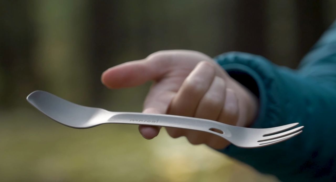 Nowoczesny łyżkowidelec z lotniczego aluminium idealny na biwak. Poznaj Morsel Metal Spork