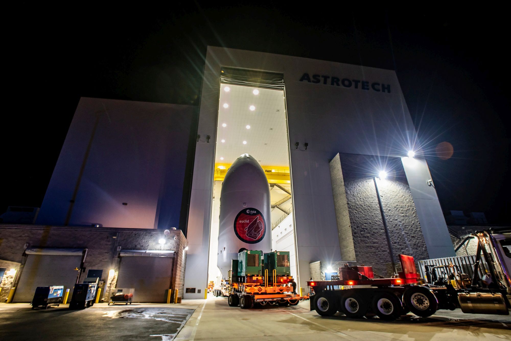 Teleskop Euclid zainstalowany w przestrzeni ładunkowej rakiety Falcon 9