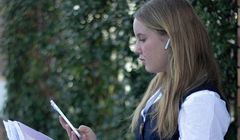 Nadużywanie smartfonów przez rodziców szkodzi nastolatkom