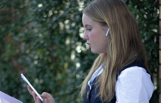 Nadużywanie smartfonów przez rodziców szkodzi nastolatkom