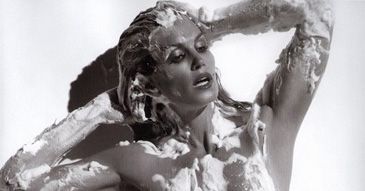 Naga Cindy Crawford!
