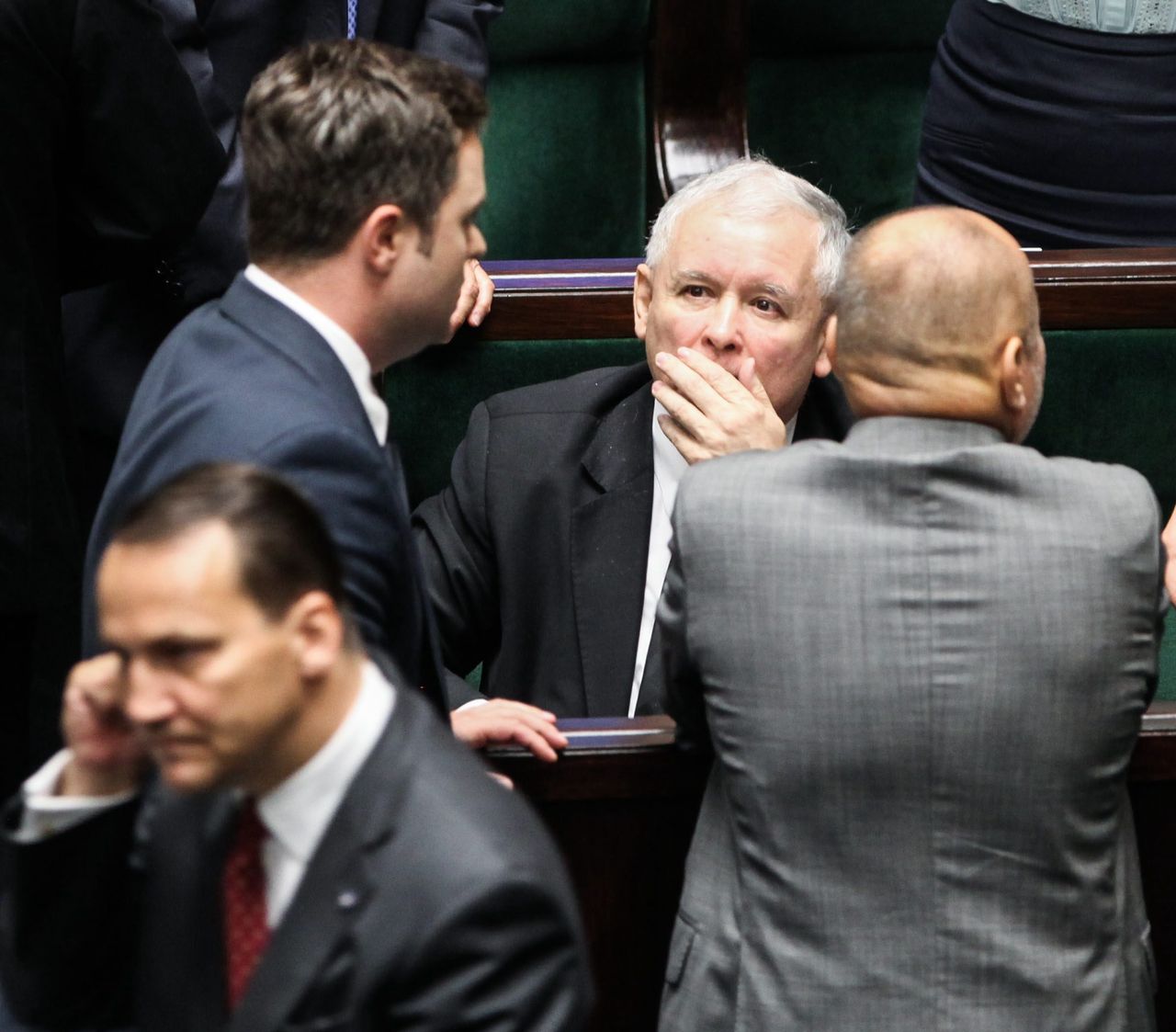 Jarosław Kaczyński ma przeprosić Radosława Sikorskiego