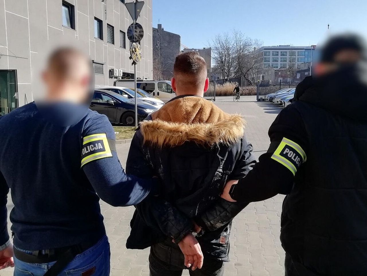 Łódzcy policjanci weszli do mieszkania 23-latka. W środku znaleźli 4 kg narkotyków