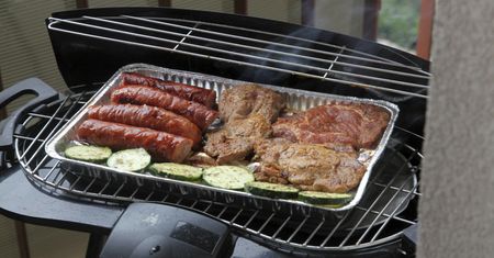 Ogromna promocja na majówkę w Lidlu i Biedronce. Piwo, kiełbasa na grilla, burgery wege