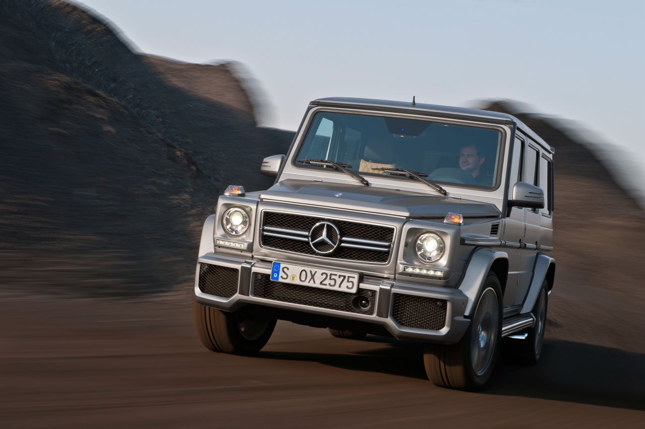 Zrzucił swojego Mercedesa-AMG G63 z helikoptera. Kto bogatemu zabroni?