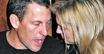 Lance Armstrong upił się w samolocie!