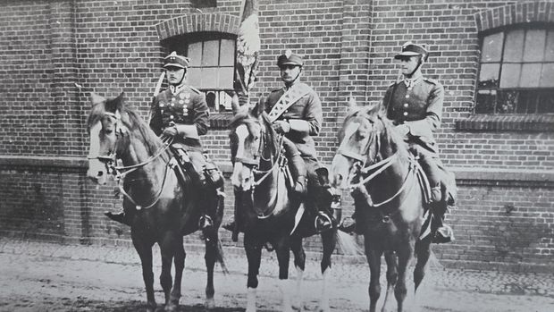 Gdzie słychać było szczęk stali i rżenie koni. Historia 15. Pułku Ułanów Poznańskich w sercu miasta