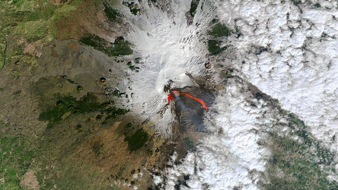 Wybuchy Etny na niesamowitych zdjęciach satelitarnych 1