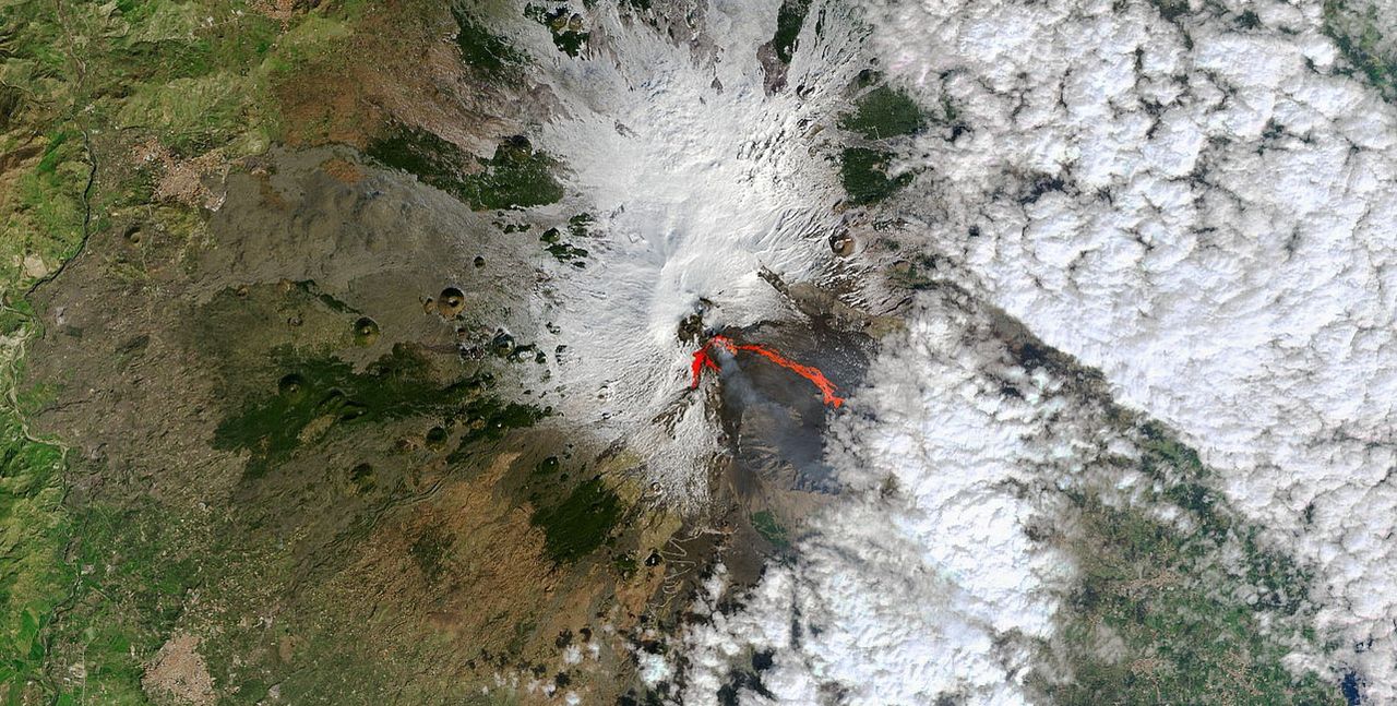 Wybuchy Etny na niesamowitych zdjęciach satelitarnych