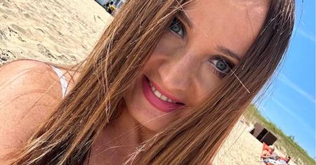 Pokazała się w bikini. Towarzyszył jej mąż