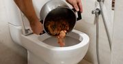 Wylewasz zupę do toalety? Konsekwencje mogą być srogie