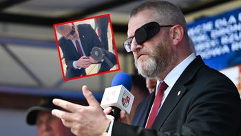 "Ścinali" znak przypięty do barierek. Komentarze po akcji Brauna