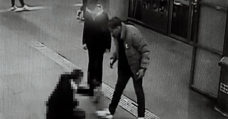 "Wszystko mnie bolało". Policja szuka sprawców pobicia w Warszawie
