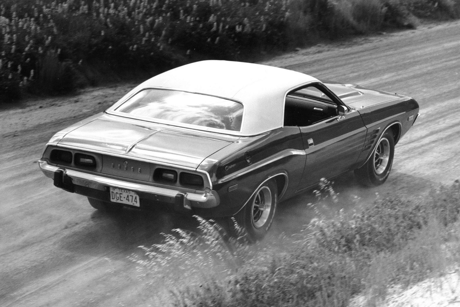 Dodge Challenger - w pogoni za Mustangiem [galeria] 26