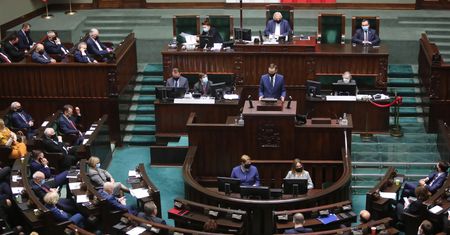 Sejm. Kłótnia po debacie nt. odwołania Kaczyńskiego. "Siadaj pajacu"