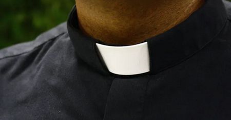 Ksiądz skazany za molestowanie wrócił. Rozpoznali go parafianie