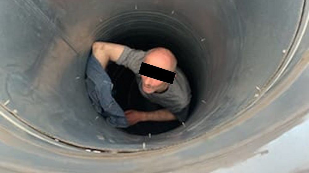 Utknął w szybie wentylacyjnym. Nie był wdzięczny za uwolnienie