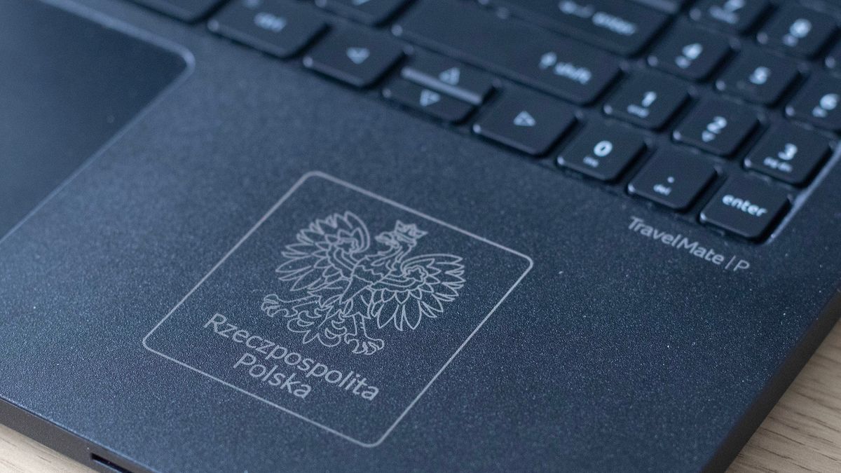 Logo na laptopie dla uczniów klas czwartych